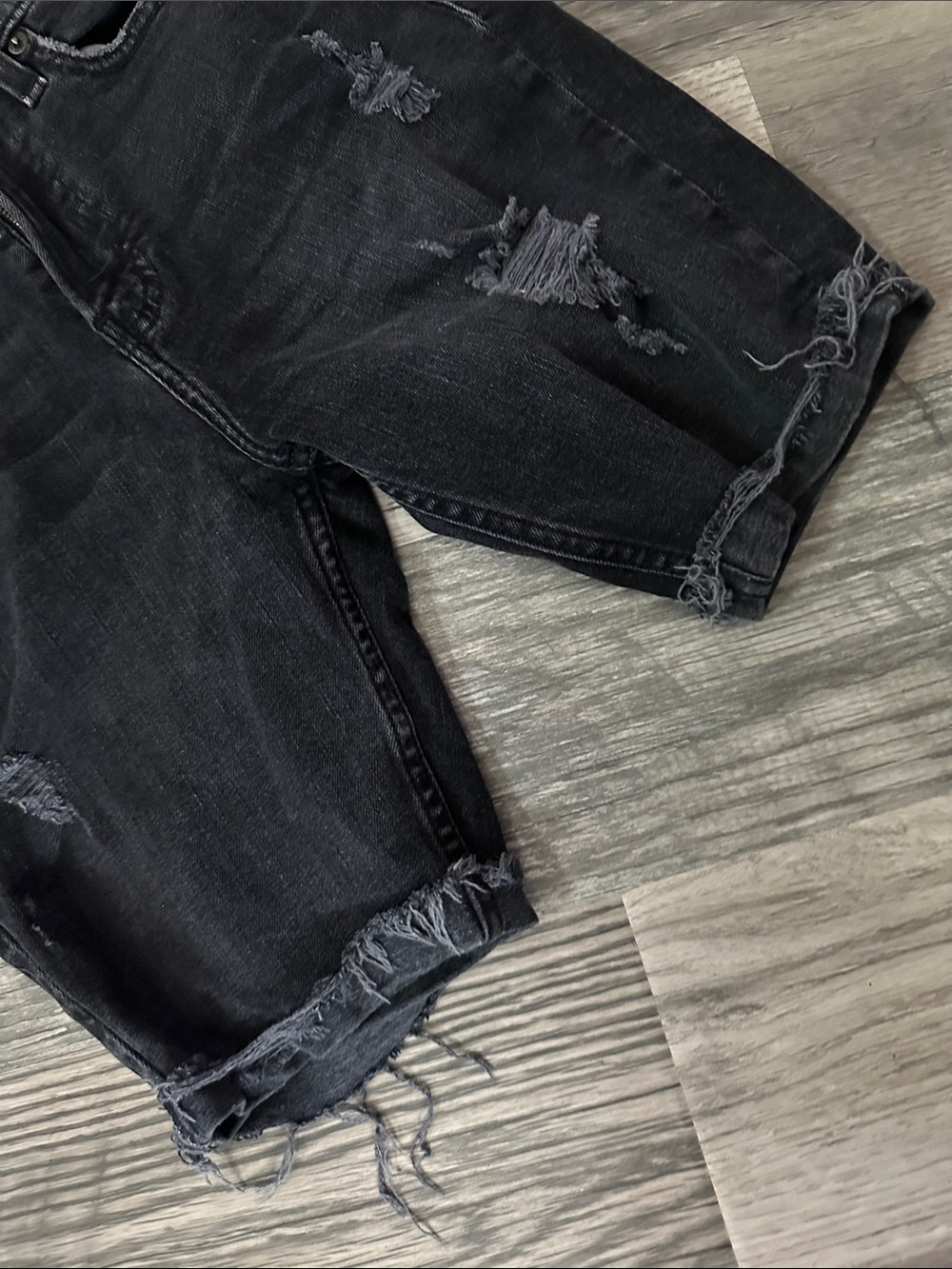 Hollister Black Denim Jean shorts with Logo Patch distressed women’s size 28 - Picture 5 of 8
